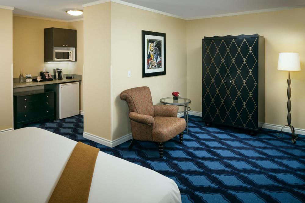 Plaza Inn & Suites at Ashland Creek