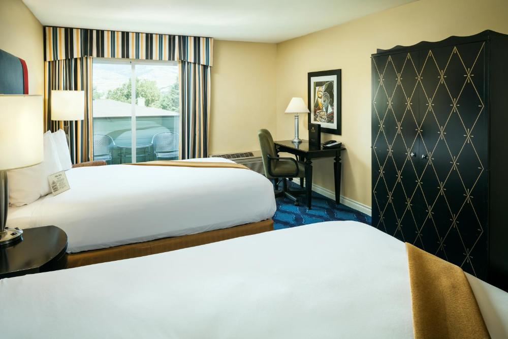 Deluxe Queen Room with Two Queen Beds interior